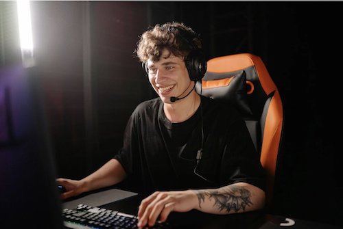 eスポーツキャスターとは